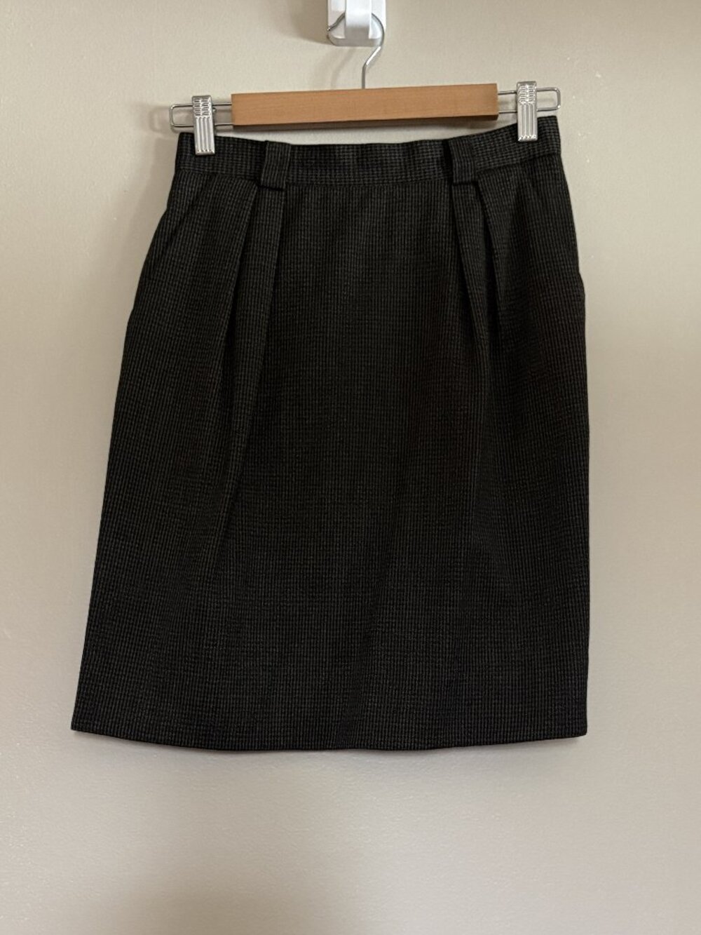 Mark Shale 100% Wool Tweed Skirt, Size 6 Knee Length